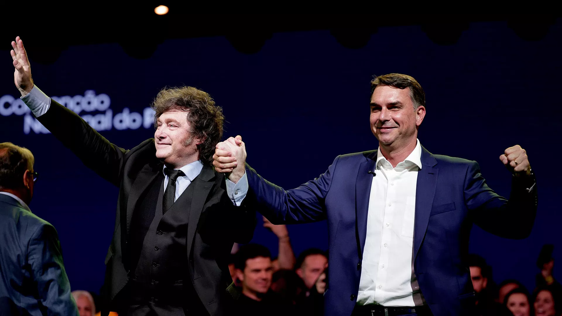 MILEI É DENUNCIADO NA ARGENTINA POR SUPOSTO USO DE DINHEIRO PÚBLICO EM VIAGEM PARA APOIAR FLÁVIO BOLSONARO