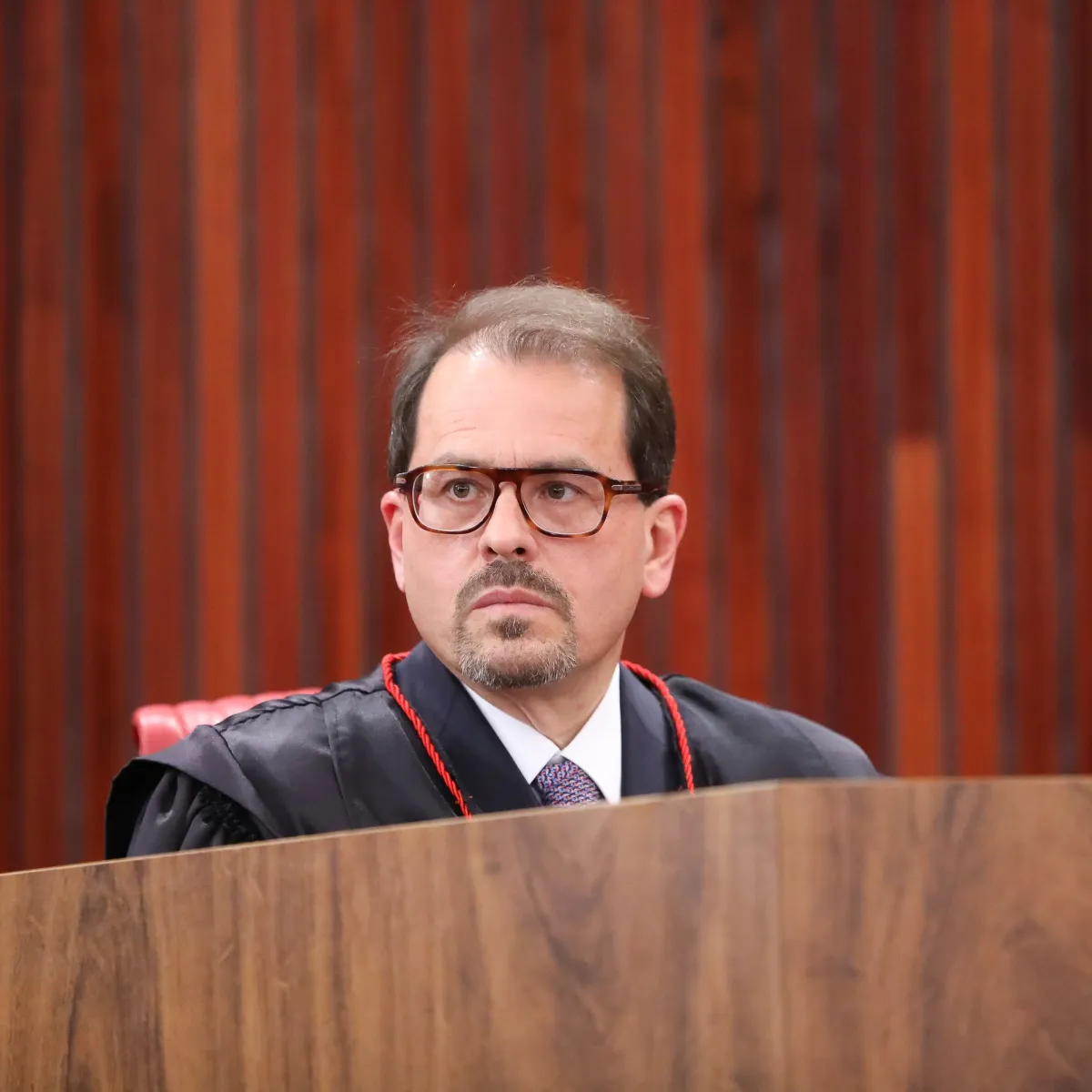 MINISTRO DO TSE BARRA NOVA SUSPENSÃO DO “EXÉRCITO DO LULA” POR NUNES MARQUES ÀS VÉSPERAS DO SEGUNDO TURNO