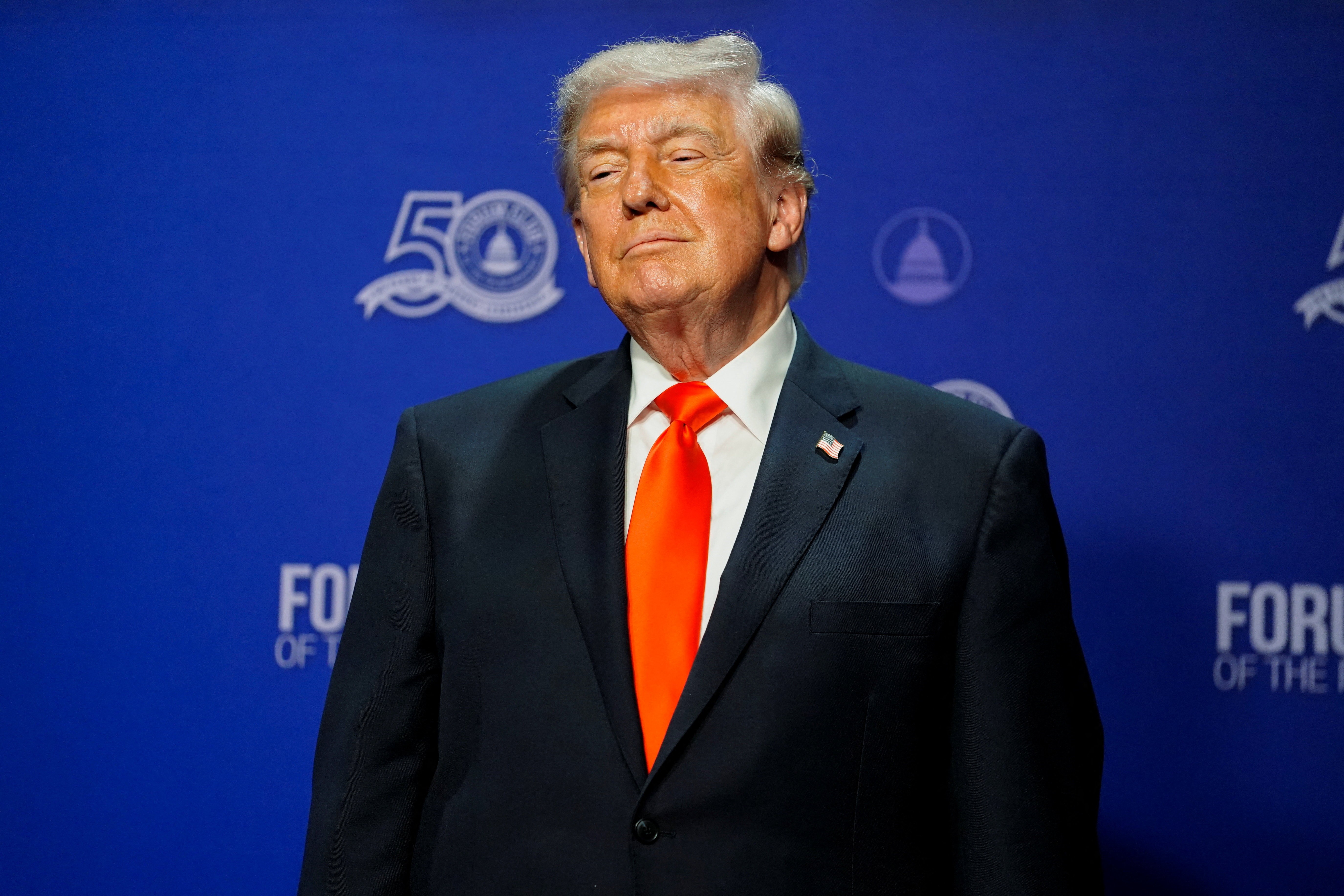 TRUMP CHOCA O MUNDO COM ANÚNCIO BÉLICO DURANTE DOMINGO DE GOLFE EM DORAL