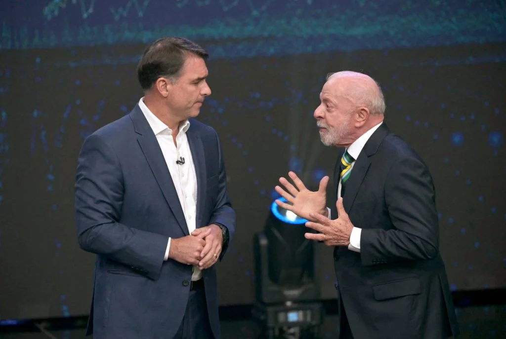 INTERESSE DOS BRASILEIROS PELO DEBATE ENTRE LULA E FLÁVIO BOLSONARO FAZ BAND BATER RECORDE DE AUDIÊNCIA E SUPERAR O FANTÁSTICO