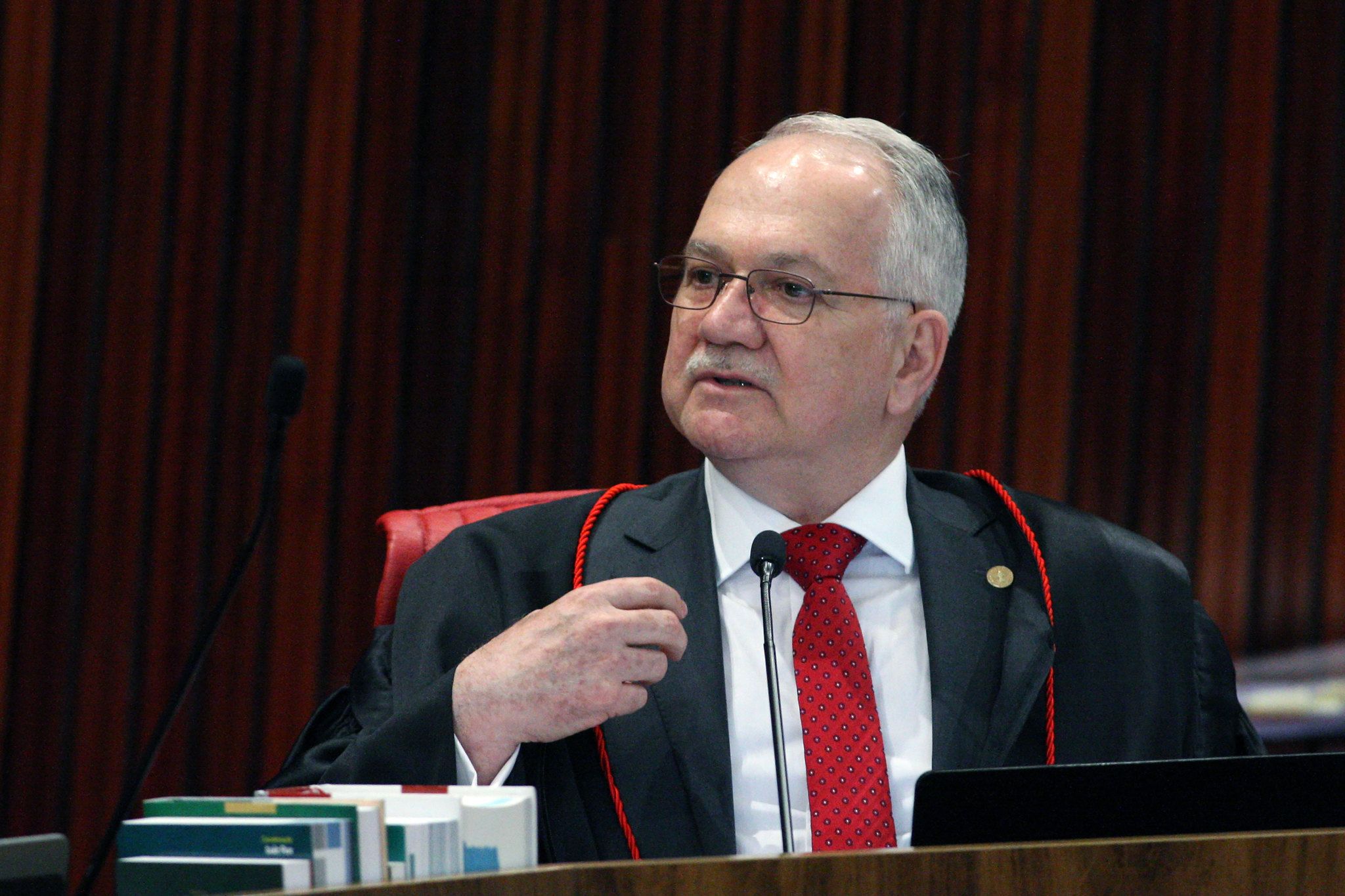 FACHIN TIRA PEDIDO DE MORAES DO INQUÉRITO DAS FAKE NEWS E CENTRALIZA ANÁLISE SOBRE MENDONÇA