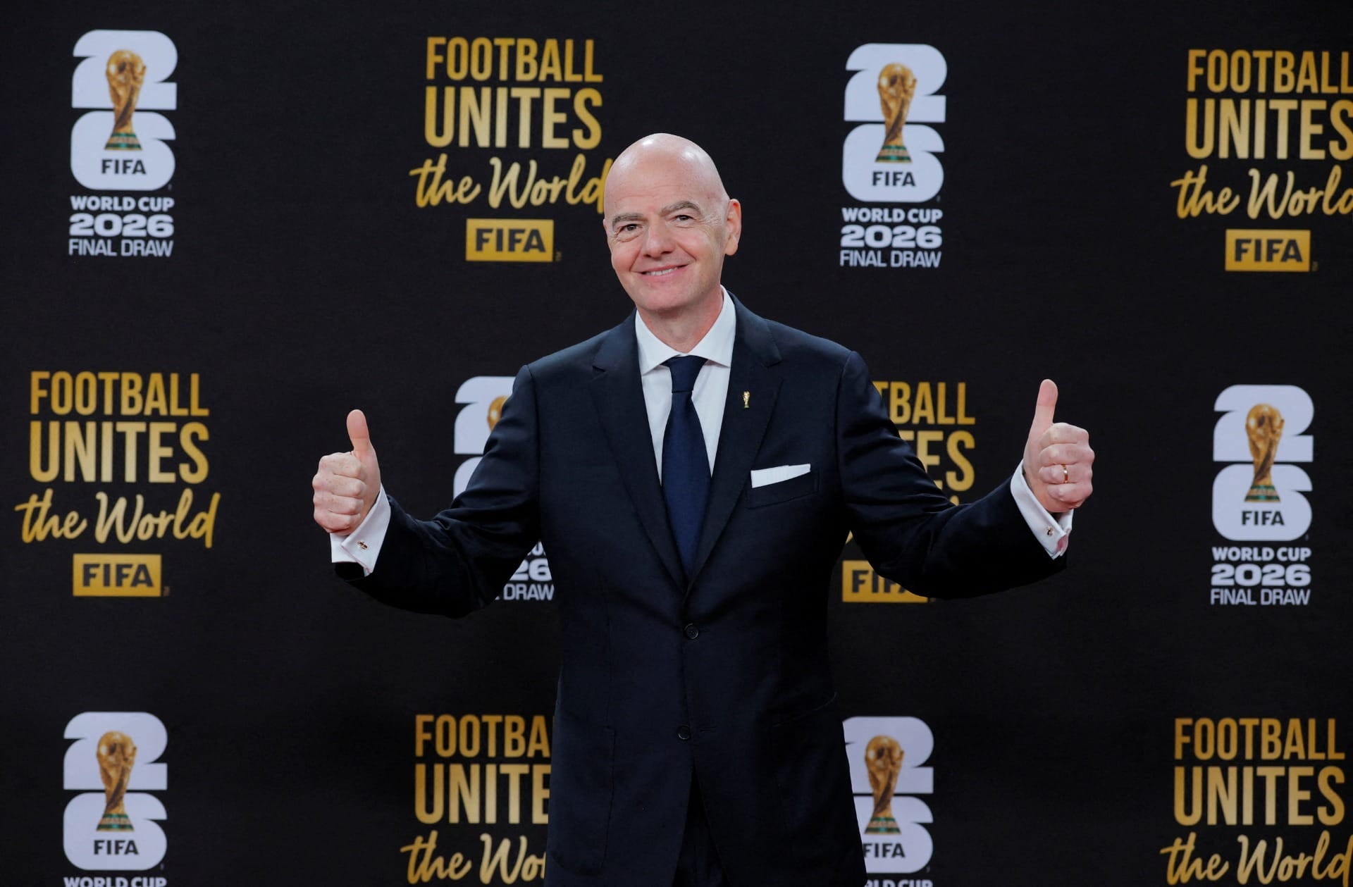 PRESIDENTE DA FIFA É ACUSADO DE RECEBER R$ 8,8 MILHÕES NÃO DIVULGADOS PARA BANCAR VIDA DE LUXO EM MIAMI