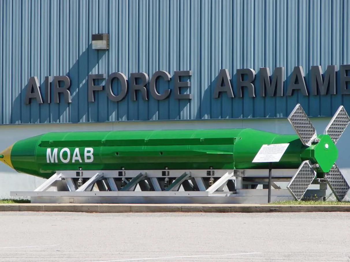 EUA AVALIAM USAR “MÃE DE TODAS AS BOMBAS” CONTRA INSTALAÇÕES NUCLEARES DO IRÃ