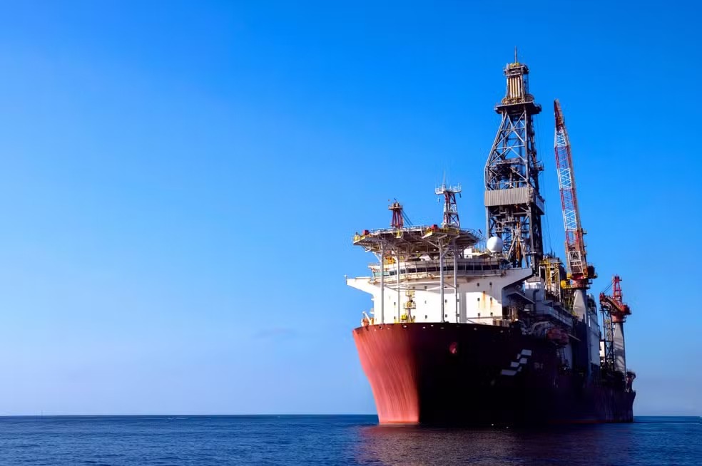 PETROBRAS E OUTRAS PETROLEIRAS ARREMATAM 7 DAS 13 ÁREAS OFERTADAS NO PRÉ-SAL