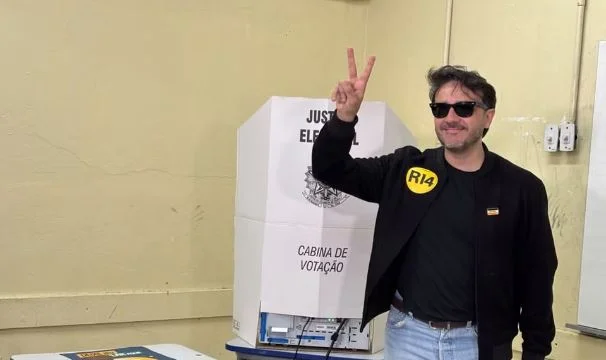 Renan-vota.webp