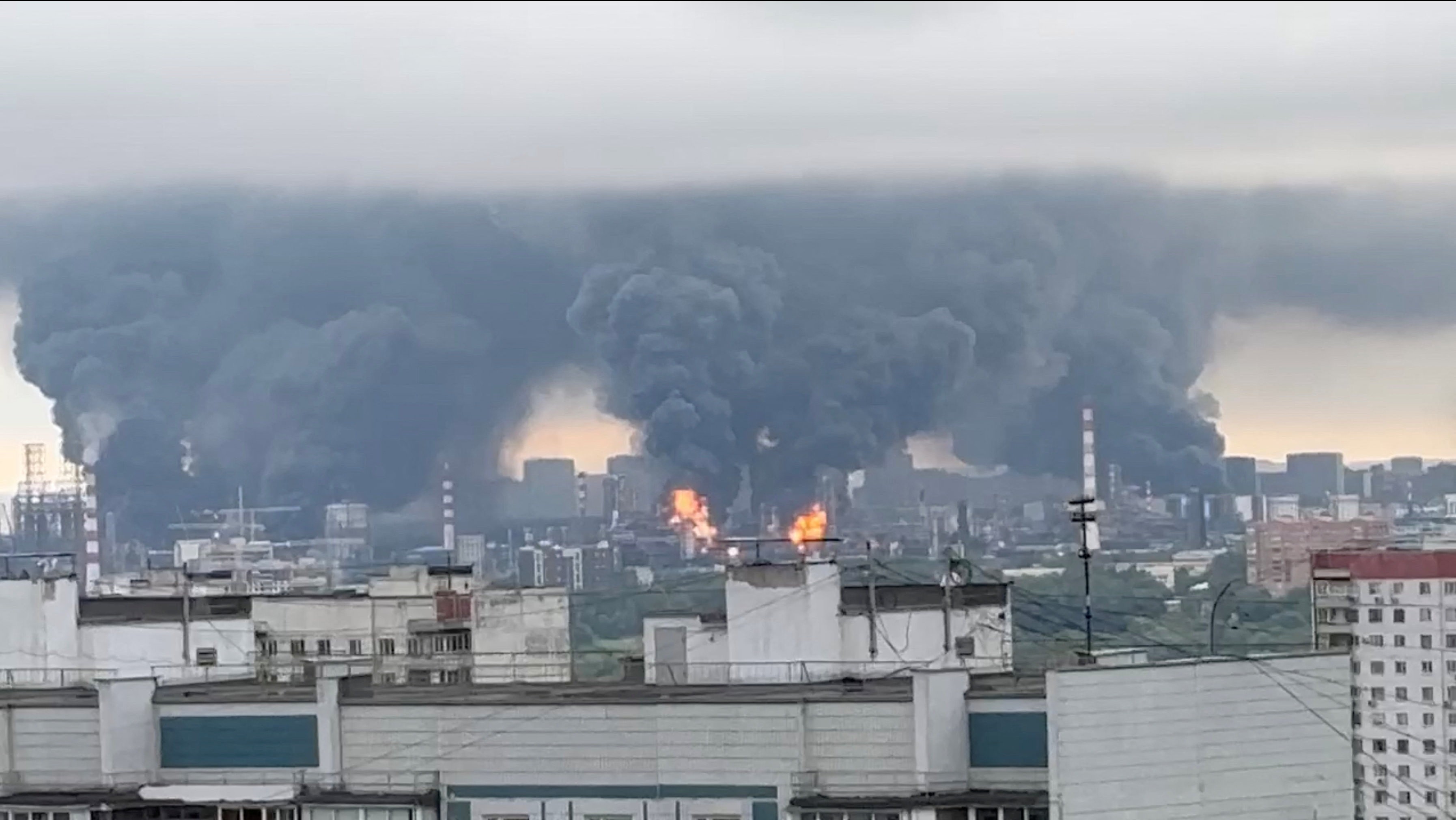 UCRÂNIA ATACA MOSCOU COM DEZENAS DE DRONES E ATINGE REFINARIA PELA SEGUNDA VEZ NA SEMANA