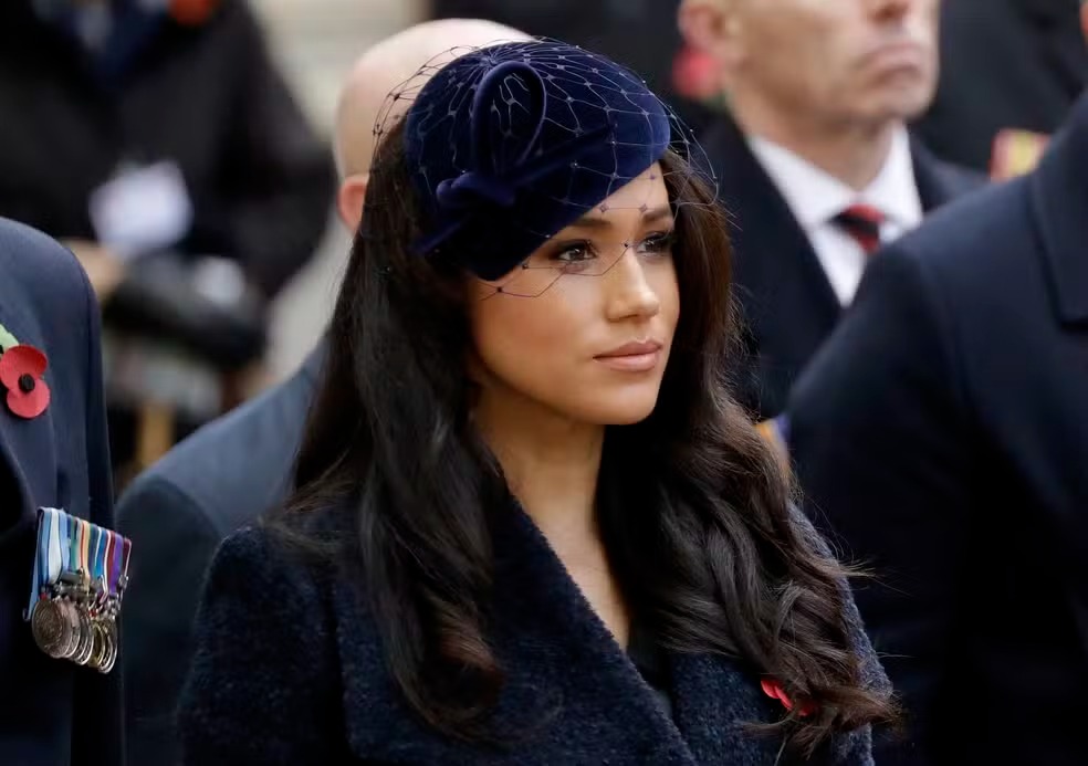MEGHAN MARKLE SE DIZ “PROFUNDAMENTE ABALADA” COM ACUSAÇÕES CONTRA O PAI