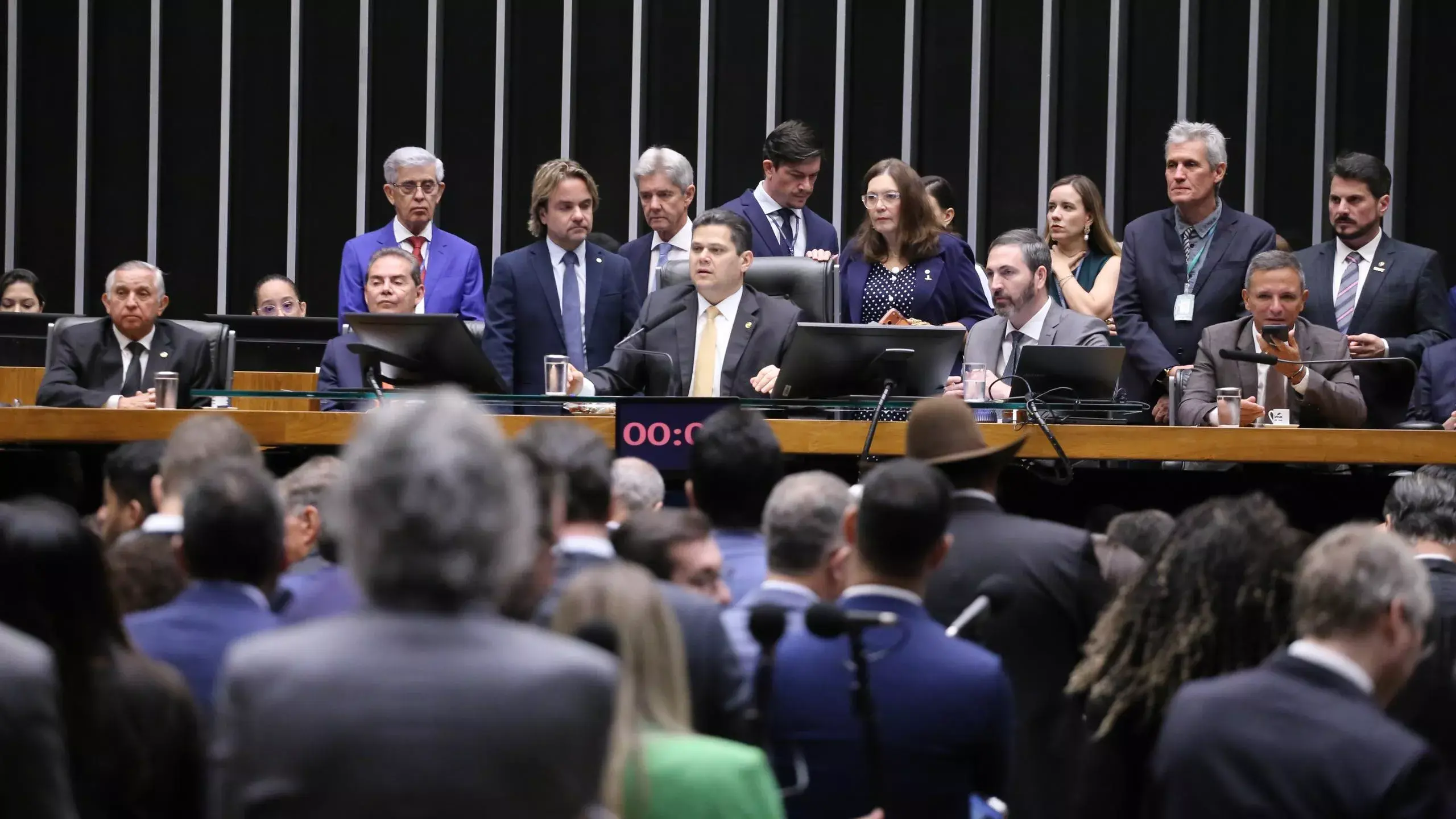 CONGRESSO DERRUBA VETO DE LULA AO PL DA DOSIMETRIA E IMPÕE NOVA DERROTA AO GOVERNO