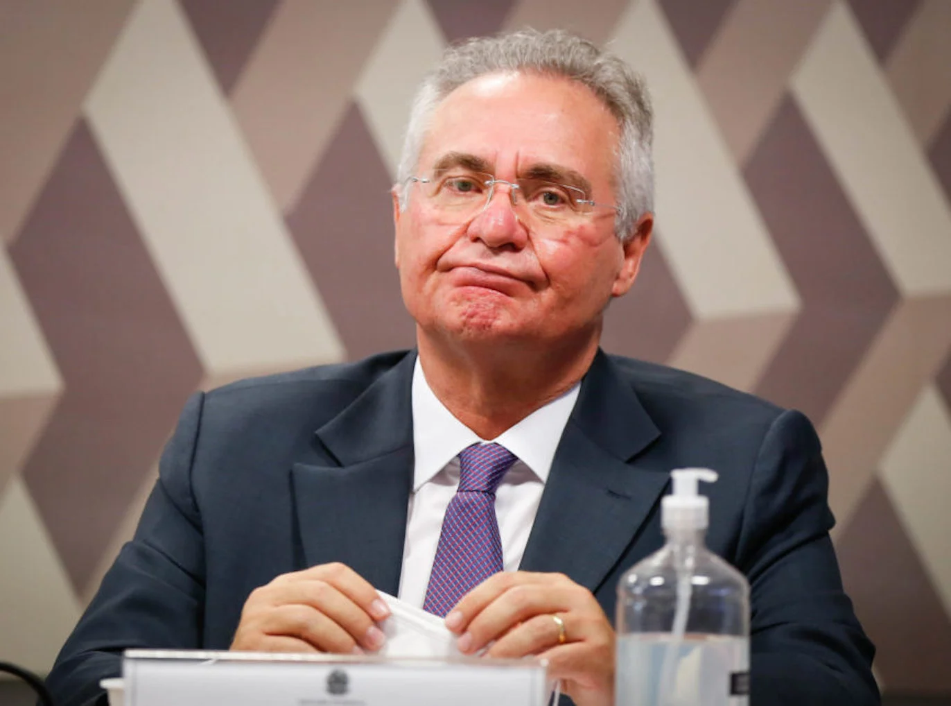RENAN CALHEIROS PERDE REELEIÇÃO E DEIXARÁ O SENADO APÓS 32 ANOS