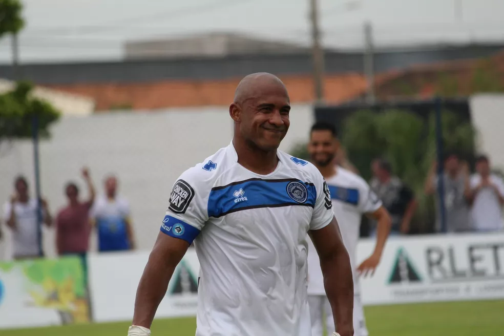 EX-JOGADOR BRASÃO É MORTO A TIROS AOS 44 ANOS EM SANTA CATARINA