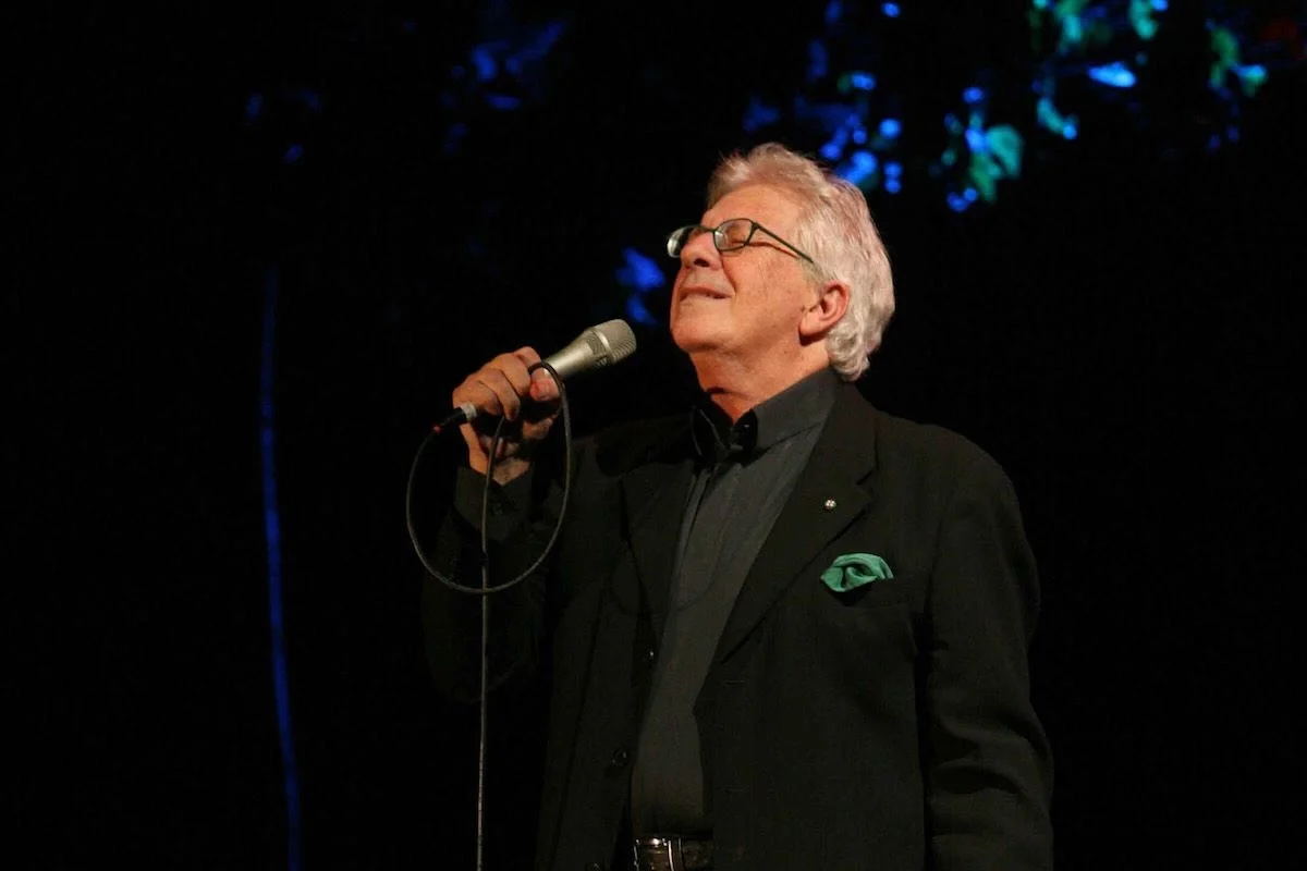 MORRE PEPPINO DI CAPRI, ÍCONE DA MÚSICA ITALIANA, AOS 86 ANOS