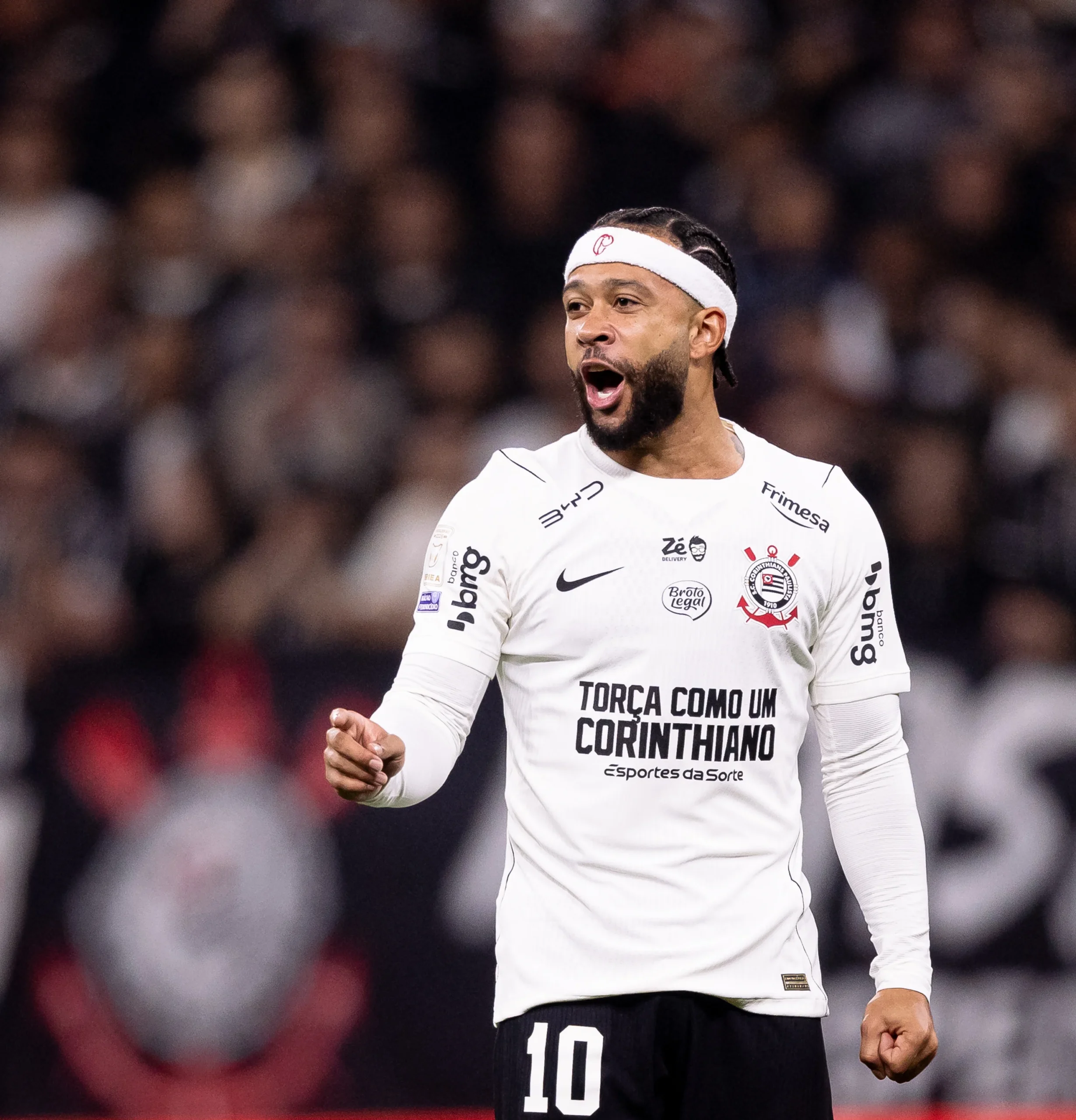 CORINTHIANS DESISTE DE RENOVAR COM MEMPHIS DEPAY E ENCERRA PASSAGEM DO HOLANDÊS PELO CLUBE