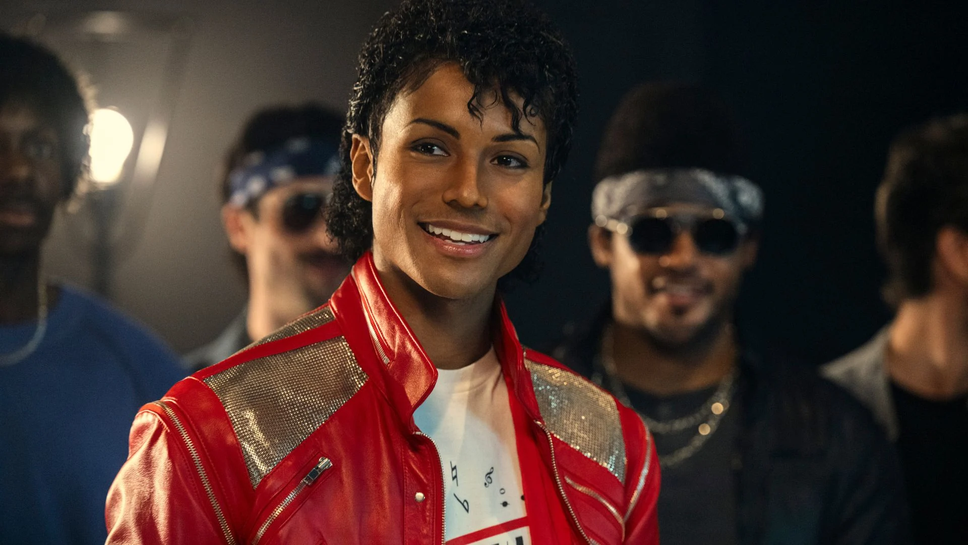 SOBRINHO DE MICHAEL JACKSON IMPRESSIONA HOLLYWOOD AO INTERPRETAR O REI DO POP EM NOVA SUPERPRODUÇÃO