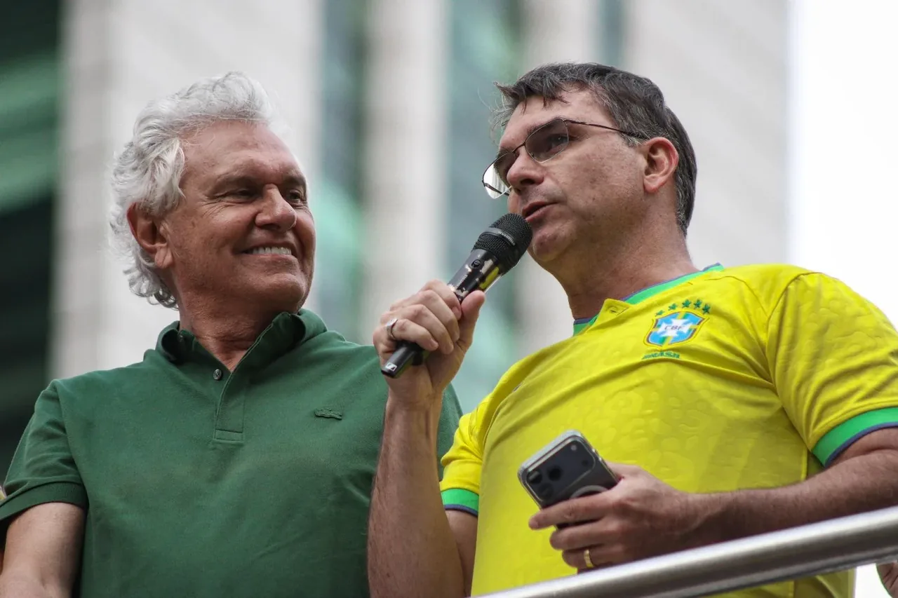 CAIADO DECLARA APOIO A FLÁVIO BOLSONARO NO SEGUNDO TURNO