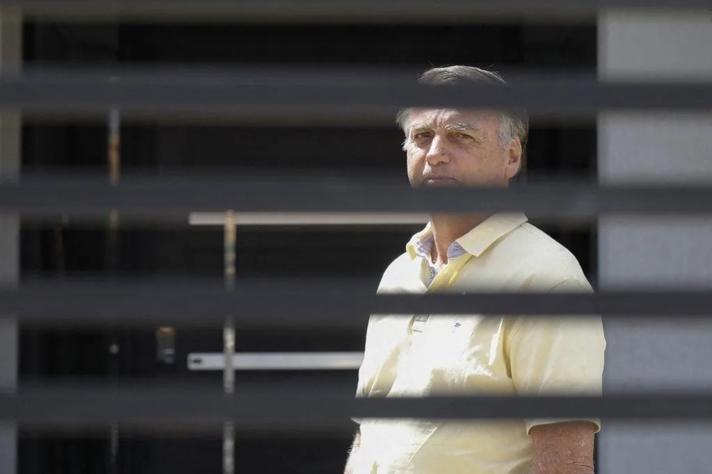 DEFESA DE BOLSONARO PEDE AO STF SUSPENSÃO DA PENA E ANULAÇÃO DA CONDENAÇÃO; NUNES MARQUES SERÁ RELATOR