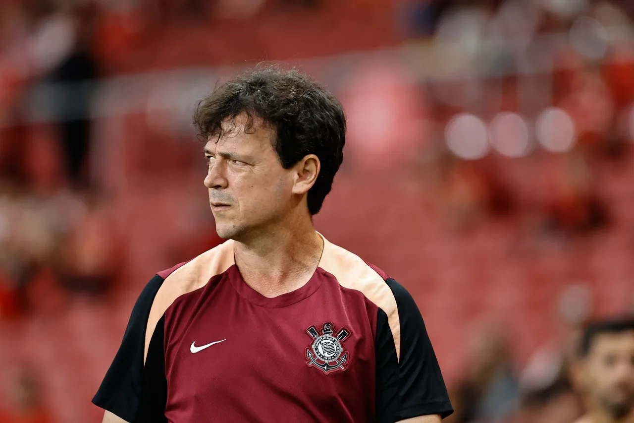 SETE DERROTAS SEGUIDAS DERRUBAM FERNANDO DINIZ NO CORINTHIANS