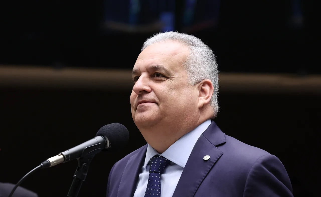 GILMAR MENDES ARQUIVA PEDIDO DE INVESTIGAÇÃO CONTRA VICE DE FLÁVIO BOLSONARO