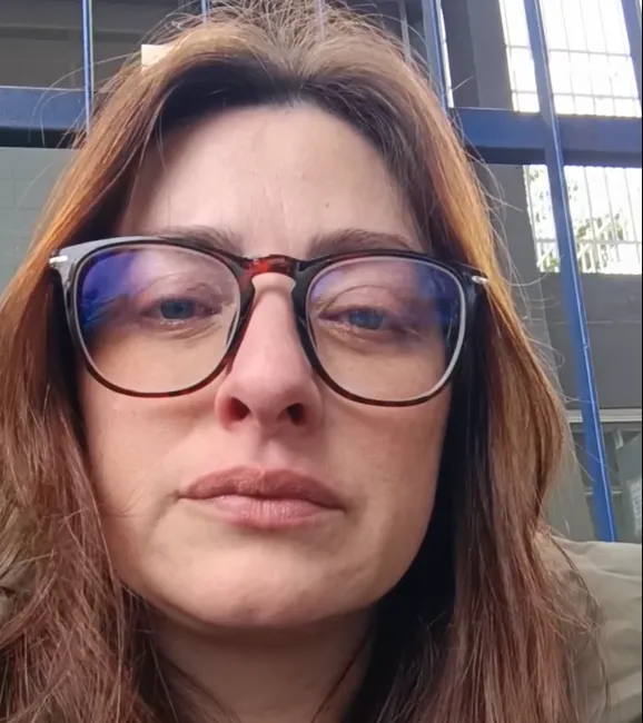 ALUNOS SÃO SUSPENSOS APÓS COLOCAREM CACO DE VIDRO EM COPO DE ÁGUA DE PROFESSORA EM ESCOLA DE SP